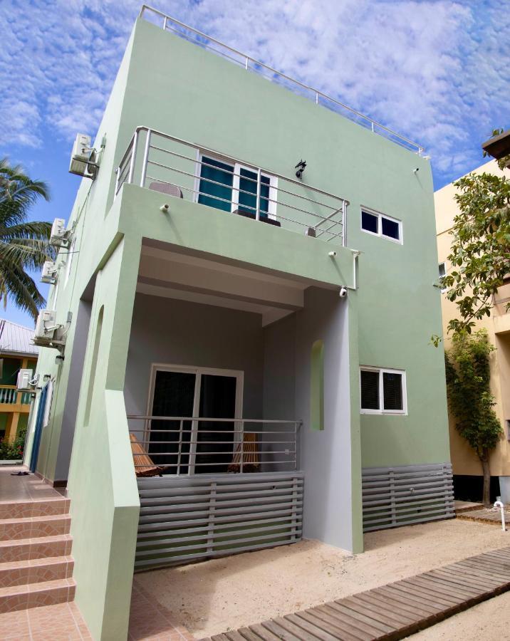 Meme'S Place Placencia Bagian luar foto
