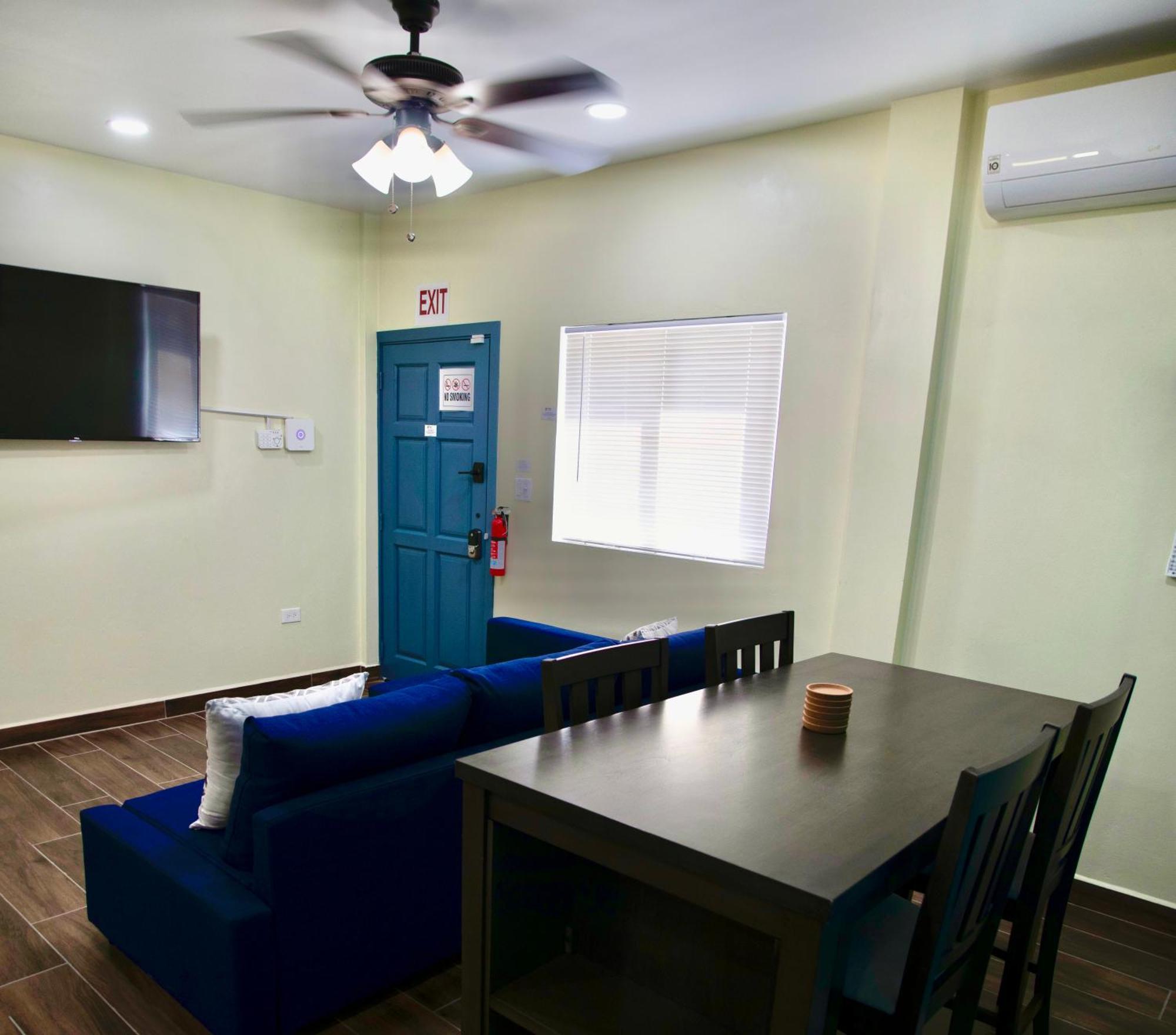 Meme'S Place Placencia Bagian luar foto