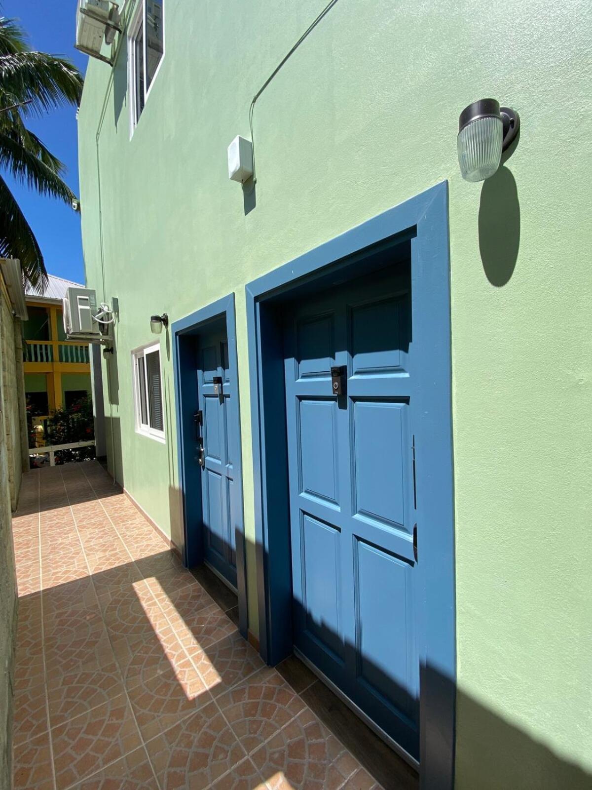Meme'S Place Placencia Bagian luar foto